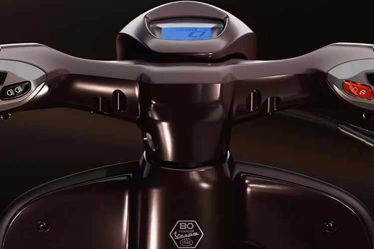 Theo thông báo từ nhà sản xuất, Vespa 946 Horse 2026 sẽ chỉ được xuất xưởng đúng 888 chiếc trên toàn thế giới, con số tượng trưng cho sự may mắn và phát lộc.