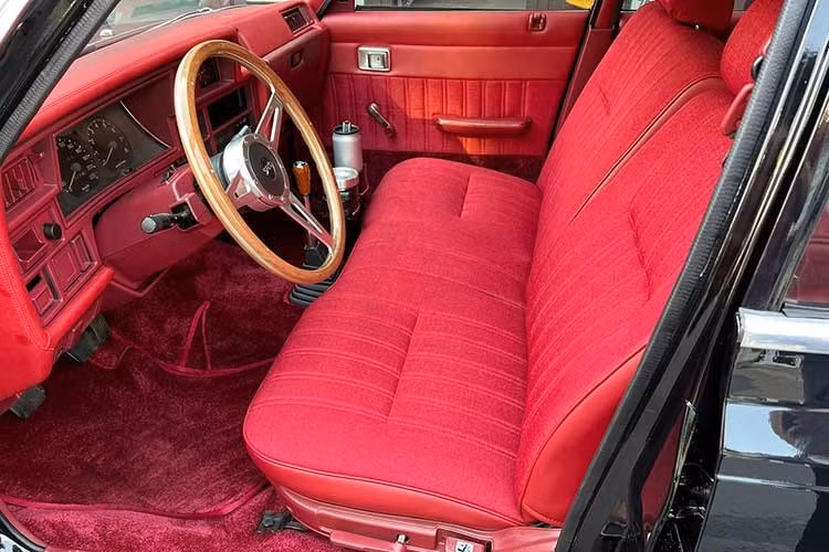 Đây là thế hệ cuối cùng trang bị động cơ xăng bốn xi-lanh. Mẫu xe này là thế hệ Crown đầu tiên được bán tại Đức, bắt đầu từ năm 1980. Động cơ 2.8 phun nhiên liệu có công suất 145 PS ở phiên bản châu Âu, trong khi động cơ diesel 2.2 cung cấp 66 PS và có lựa chọn hộp số sàn năm cấp hoặc hộp số tự động (không có trong phiên bản Station Wagon).