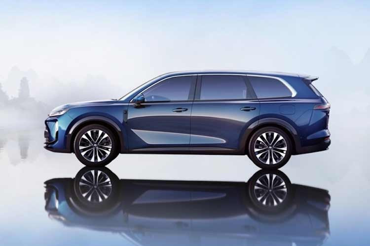 Mẫu xe mới này sẽ được trang bị tiêu chuẩn hệ thống định vị và lái xe Huawei Qiankun ADS 4.0, hệ thống buồng lái thông minh HarmonySpace 5.0, dịch vụ đám mây thông minh cho xe Huawei IVCS, và sẽ là một trong những mẫu xe đầu tiên tích hợp giải pháp cảm biến laser trong cabin Limera của Huawei.