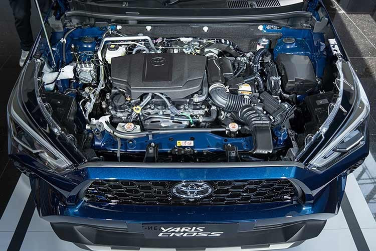 Tại Thái Lan, Yaris Cross 2026 được phân phối với 4 phiên bản gồm HEV Smart, HEV Premium, HEV Premium Luxury và bản đặc biệt HEV NIGHTSHADE. Giá bán dao động từ 809.000 - 929.000 baht (tương đương khoảng 677 - 778 triệu đồng).