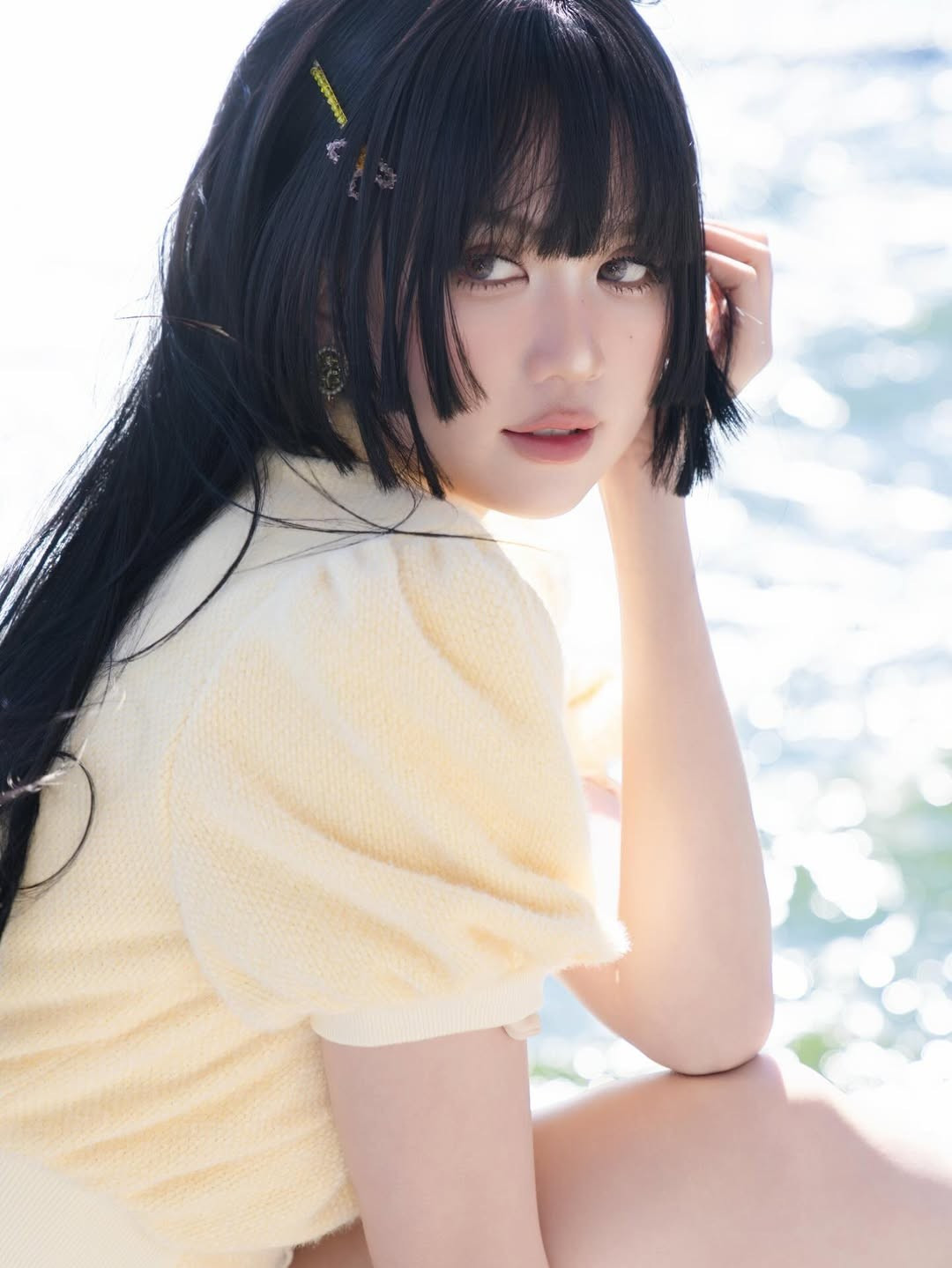 Theo ghi nhận, Ngọc Trinh lựa chọn kiểu mái ngắn ngang chân mày, được tỉa mỏng và ôm nhẹ gương mặt.