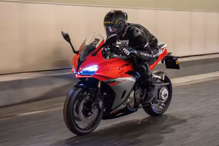 Theo thông tin hiện tại, SRK 500 RA sẽ được phân phối tại thị trường Trung Quốc vào quý 3 năm 2025 và nhiều khả năng sẽ chỉ được bán tại thị trường nội địa, tương tự các mẫu xe trước đây của hãng.