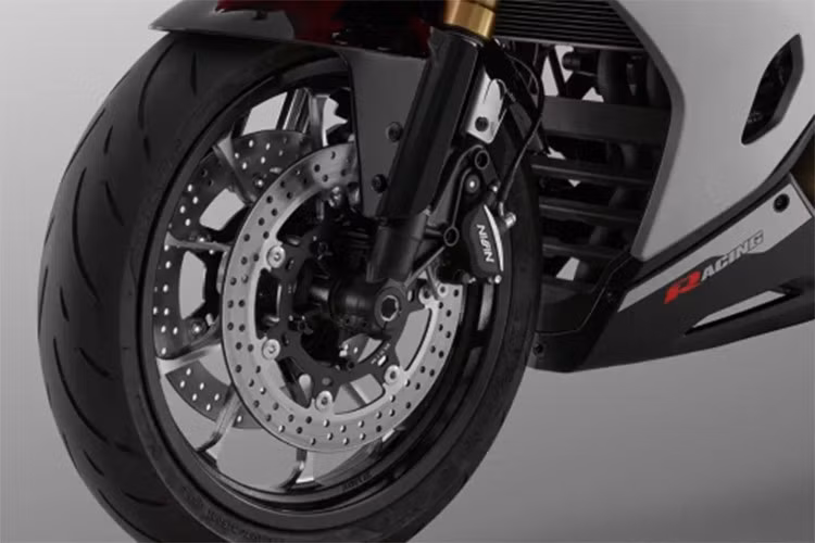 Dù thông tin chi tiết còn hạn chế, nhưng chắc chắn rằng xe sẽ sở hữu cấu hình giống SRK 500 RS với động cơ hai xy-lanh thẳng hàng, dung tích 449cc, cho công suất 53 mã lực và mô-men xoắn cực đạt 42 Nm.