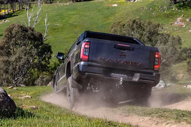 Về an toàn, xe được trang bị đầy đủ các tính năng hiện đại như phanh khẩn cấp tự động, cảnh báo lệch làn, hỗ trợ điểm mù, hệ thống camera 360 độ thông minh, cảnh báo giao thông cắt ngang phía trước và phía sau.