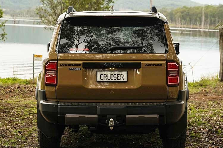 Ngoài việc bổ sung tính năng trên, các thông số khác của dòng xe SUV Toyota Land Cruiser Prado thế hệ mới đang bán ra tại thị trường Úc vẫn được giữ nguyên.