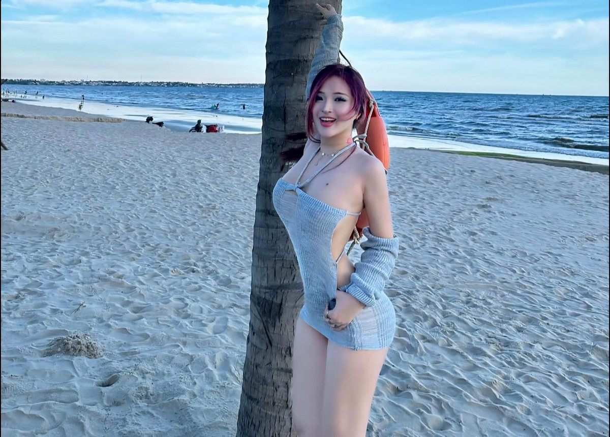 Phan Thị Bảo Trân, sinh năm 2002 tại Đồng Nai, là một hot girl nhận được nhiều sự chú ý từ cộng đồng mạng Việt Nam. Cô bắt đầu được biết đến rộng rãi từ khi còn là nữ sinh trung học với những hình ảnh duyên dáng trong tà áo dài trắng, từ đó được ưu ái đặt cho biệt danh "hot girl áo dài".