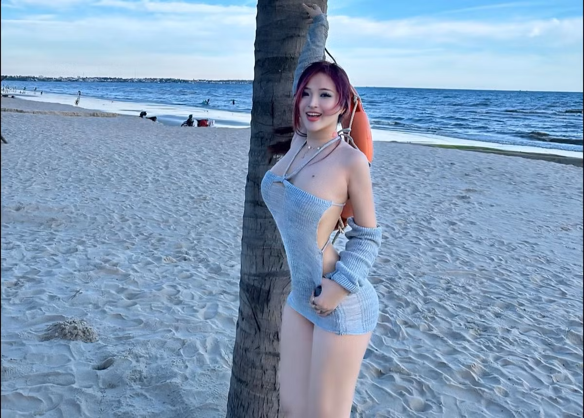 Phan Thị Bảo Trân, sinh năm 2002 tại Đồng Nai, là một hot girl nhận được nhiều sự chú ý từ cộng đồng mạng Việt Nam. Cô bắt đầu được biết đến rộng rãi từ khi còn là nữ sinh trung học với những hình ảnh duyên dáng trong tà áo dài trắng, từ đó được ưu ái đặt cho biệt danh "hot girl áo dài".