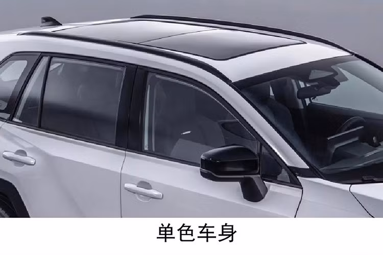 Không giống như mẫu cũ với thiết kế đầu và đuôi riêng, Toyota Wildlander thế hệ mới sở hữu ngoại hình tổng thể giống hệt RAV4 2026. Tất nhiên, bên cạnh đó vẫn có một vài điểm khác biệt về kỹ thuật.