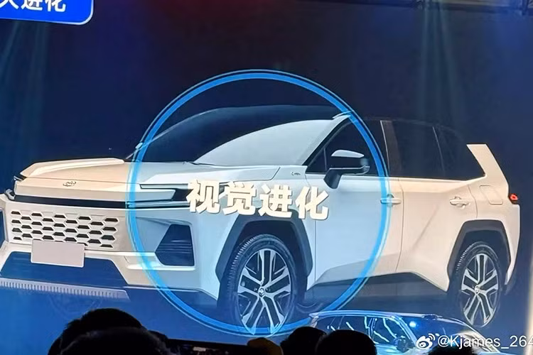 Tại thị trường ôtô lớn nhất thế giới, Toyota không chỉ bán một mà là hai phiên bản của mẫu xe bán chạy toàn cầu RAV4. Ngoài RAV4, Toyota còn có một lựa chọn khác cho người tiêu dùng ở thị trường tỷ dân, đó là Wildlander.