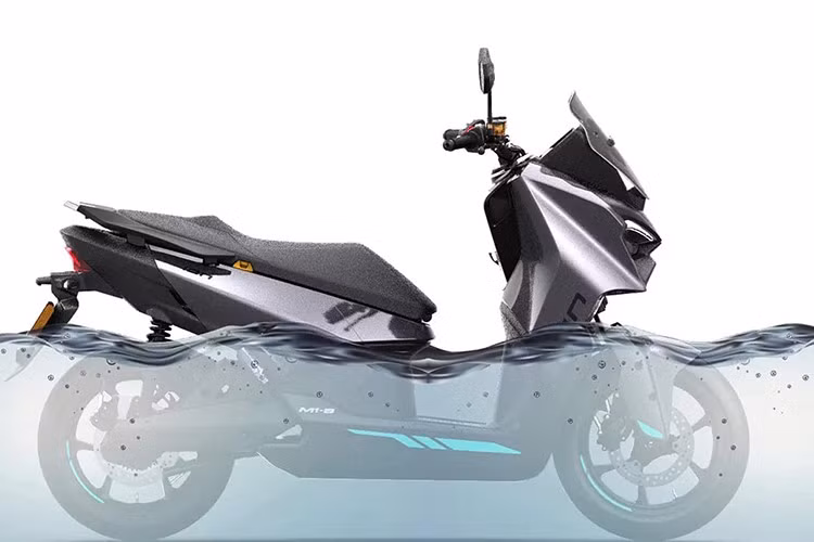 M1-S còn được tích hợp màn hình màu TFT kích thước 7 inch, chìa khóa thông minh, và cốp chứa đồ dưới yên lên đến 26 lít – khá rộng rãi cho nhu cầu sử dụng hằng ngày.