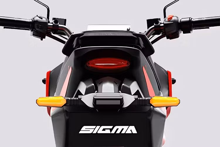 Xe cũng được màn hình màu TFT 5 inch có tích hợp định vị, thông báo cuộc gọi, tin nhắn và âm nhạc theo thời gian thực. Rorr EZ Sigma được trang bị động cơ điện với mô men xoắn cực đại tới 52 Nm. Tốc độ tối đa tới 95 km/h, thời gian tăng tốc từ 0 - 40 km/h chỉ trong 3,3 giây.