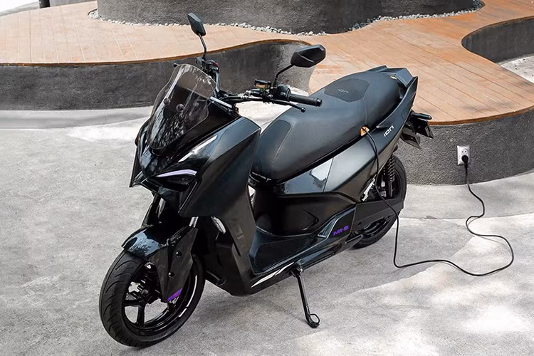 Mức giá xe máy điện TVS M1-S 2025 hiện chưa công bố. Khả năng cao mẫu xe điện cao cấp M1-S này sẽ được cải tiến và được mở bán cho thị trường các quốc gia như Việt Nam là rất cao.