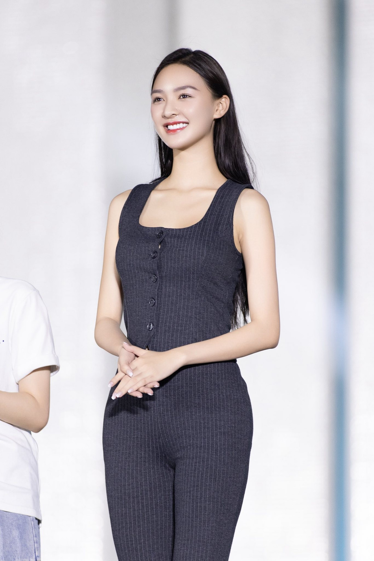 Á hậu Cẩm Ly, tên đầy đủ Nguyễn Thị Cẩm Ly, sinh năm 2003. Cô được biết đến rộng rãi sau khi giành danh hiệu Á hậu 2 tại cuộc thi Hoa hậu Quốc gia Việt Nam 2024.