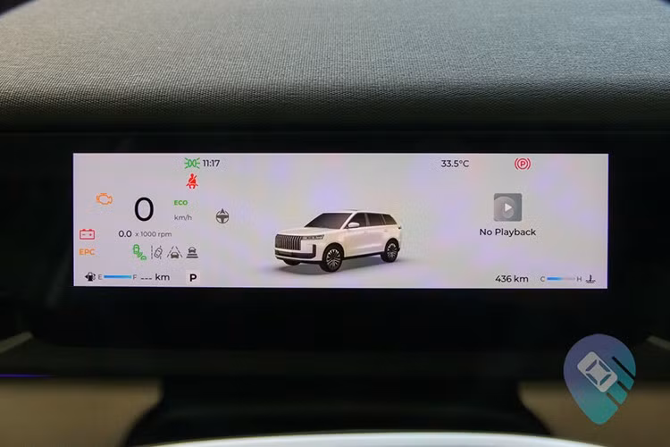 Về an toàn, Jaecoo J5 được trang bị đầy đủ các công nghệ hỗ trợ người lái như: phanh ABS, EBD, BA, cảnh báo điểm mù, cảnh báo lệch làn, hỗ trợ giữ làn đường, cảm biến trước – sau và camera 360 độ.