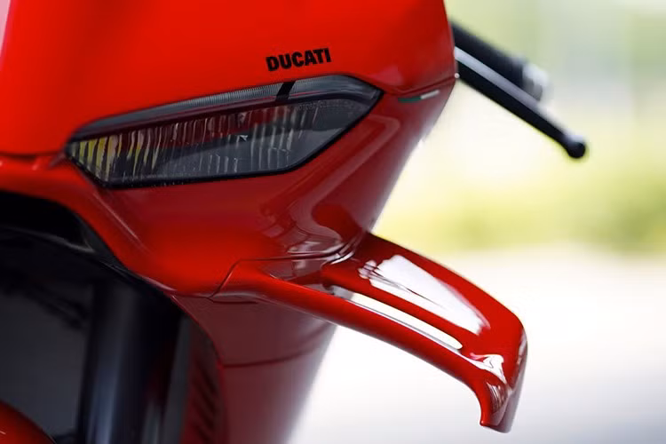 Bộ quây mới giảm lực cản khoảng 4% và tăng khả năng bảo vệ người lái khi di chuyển ở tốc độ cao. Hệ thống cánh gió kép tiêu chuẩn vẫn là điểm nhấn quan trọng, gia tăng lực ép xuống mặt đường. Ducati tập trung nâng cấp các chi tiết để giảm lực cản và tăng hiệu quả làm mát cho động cơ.