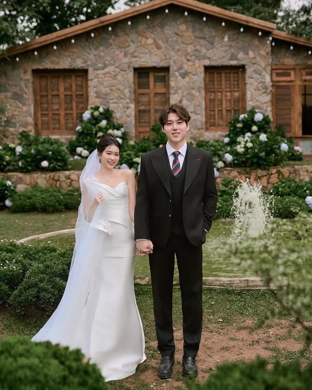 Được biết, cả hai cũng có kế hoạch tổ chức lễ cưới tại Việt Nam trong thời gian sắp tới.