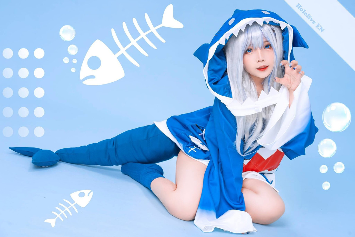 Theo đuổi phong cách gợi cảm, quyến rũ, luôn tận dụng số đo hình thể nóng bỏng, Sayo Momo đã thành công với nhiều pha biến hình: Fischl, Qiqi, Amber, Klee, Shenhe…