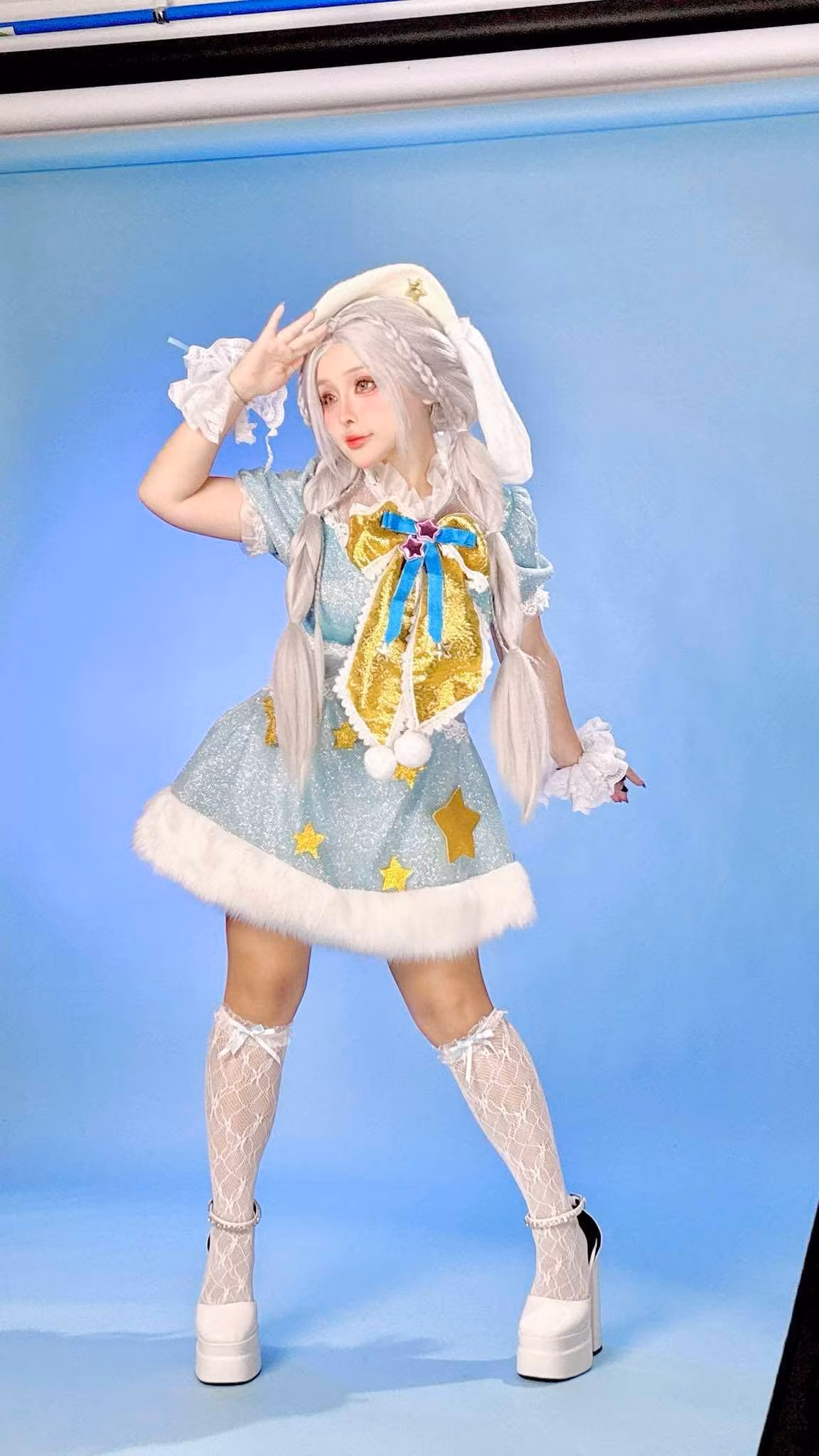 Không cần khoe toàn bộ, chỉ lộ vài khung hình nhỏ của Sayo Momo cũng đủ làm cộng đồng sục sôi rồi. Không chỉ fan nam, mà bộ phận fan nữ không hề ghen tị mà nhanh chóng nhận ra, dành những lời có cánh không ngớt.