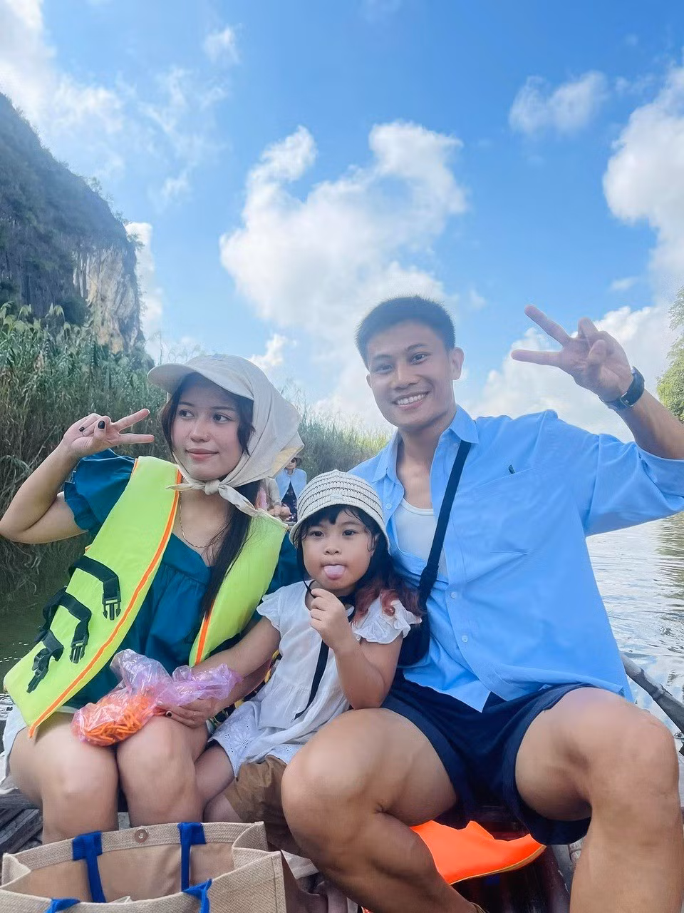 Tháng 10/2024, Nguyễn Phương Nam cùng gia đình có chuyến khám phá Tam Cốc và nghỉ dưỡng tại đầm Vân Long (Ninh Bình) - khu bảo tồn đất ngập nước lớn nhất đồng bằng Bắc Bộ. Ảnh sử dụng trong bài: Facebook Gia đình Nguyên Ốc.
