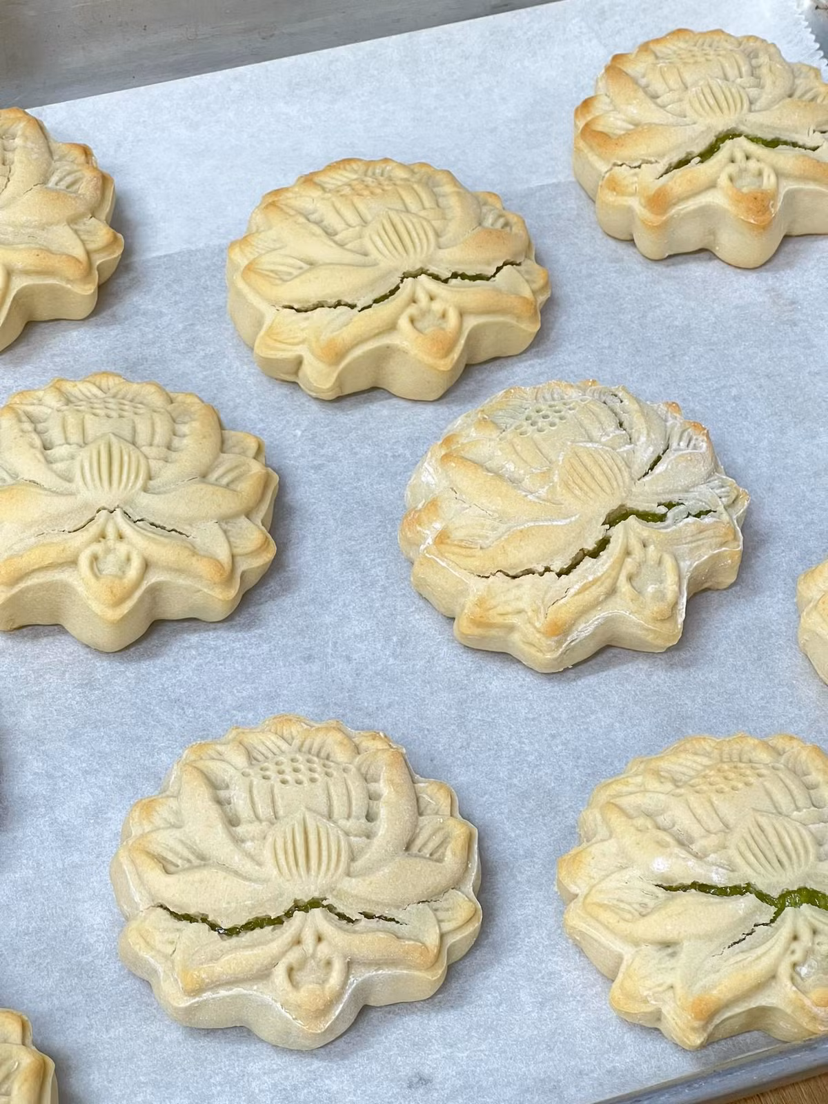 Bánh Trung thu sơ hở là nứt!