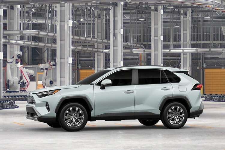 Một cú hích quan trọng cho kế hoạch của Toyota là việc Chính phủ dự kiến sẽ giảm 30% thuế đối với xe hybrid so với mức thuế áp dụng cho xe chạy xăng. 3-4222.jpg