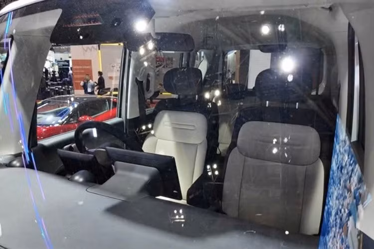 Giá bán dự kiến của BYD Racco 2026 vào khoảng 2,6 triệu yên (khoảng 447 triệu đồng), cạnh tranh trực tiếp với các đối thủ như Honda N-Box, Suzuki Spacia và Nissan Sakura, các mẫu xe điện dạng kei-car hiện có giá khởi điểm 2,54 triệu yên﻿.