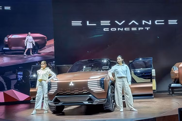 Đây mới chỉ là một bản concept, nhưng dường như Mitsubishi có ý định phát triển Elevance thành thực tiễn. Kiểu dáng có thể sẽ truyền cảm hứng cho một mẫu xe tương lai, như Mitsubishi Montero/Pajero 2027 sắp ra mắt.