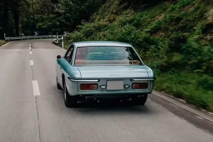 Phiên bản S chỉ mất 6,2 giây để đạt tốc độ 97 km/h từ vị trí xuất phát, trước khi đạt tốc độ tối đa 259 km/h. So với Espada, Islero có tuổi thọ ngắn hơn. Trong khi Espada vẫn được sản xuất cho đến năm 1978, Islero đã bị ngừng sản xuất sau năm 1969. Lamborghini chỉ bán được 225 chiếc trong 2 năm, khiến Islero trở thành một trong những mẫu xe cổ hiếm nhất do hãng xe Ý sản xuất.