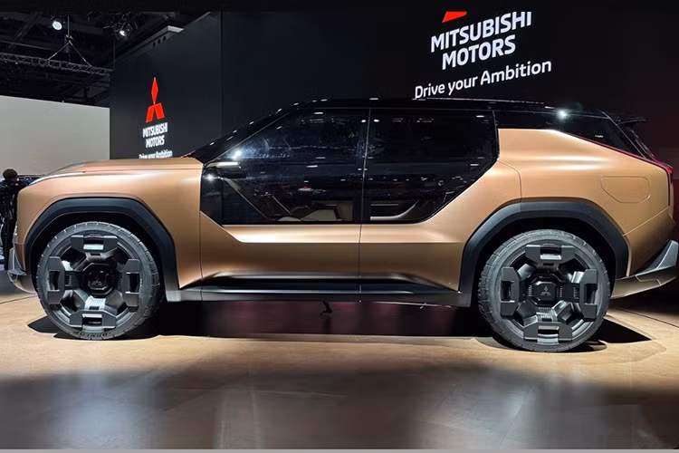 Ngoại thất của Elevance mang nhiều điểm chung với các mẫu xe gần đây của hãng như XForce hay Destinator, nhờ ngôn ngữ thiết kế Dynamic Shield đặc trưng.