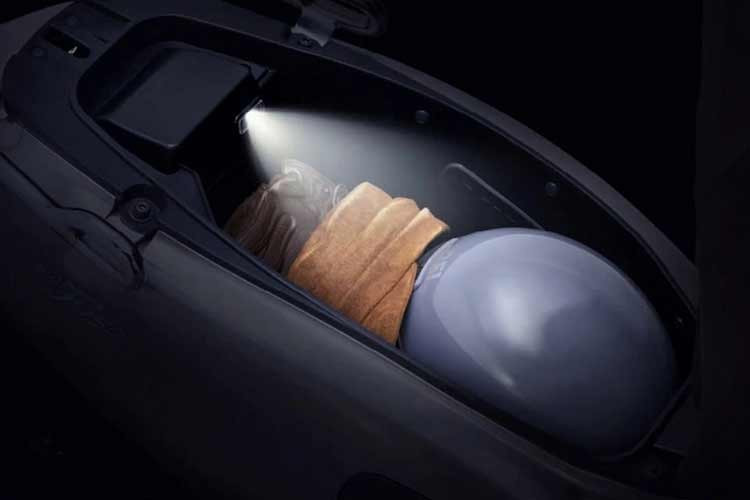 Đáng chú ý, chất lượng hoàn thiện tổng thể của xe thể hiện mức độ chăm chút cao, vượt trên tiêu chuẩn thường thấy ở các mẫu scooter phổ thông thiên về công năng.