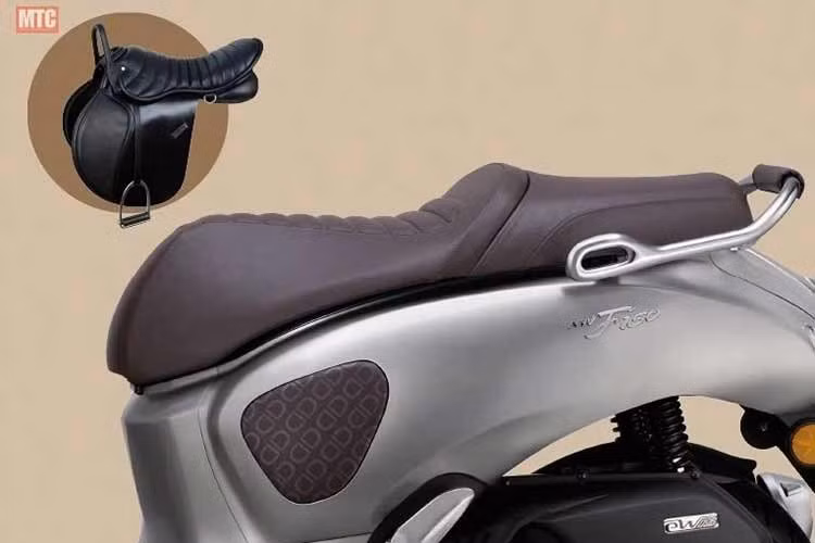 Thiết kế yên xe lấy cảm hứng từ kiểu yên ngựa truyền thống góp phần hoàn thiện hình ảnh một mẫu scooter mang đậm tính thời trang.
