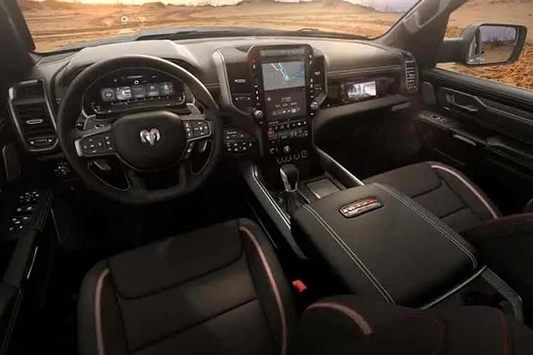 Rebel X được trang bị gói trang bị Rebel Level 2 tiêu chuẩn. Đây là tùy chọn trị giá 2.795 đô la trên phiên bản Rebel thông thường và bao gồm ghế trước và sau có sưởi, cùng với chức năng thông gió cho ghế trước.