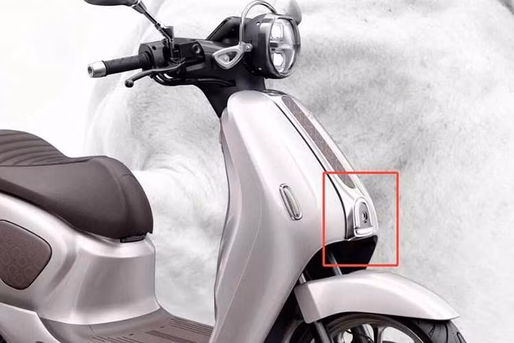 Cụm đèn pha trên xe tay ga Honda NWF150 2026 là loại LED hiện đại dạng tròn mang đậm hơi hướng cổ điển, kết hợp cùng các chi tiết mạ chrome tinh tế quanh thân xe, tạo nên hiệu ứng thị giác sang trọng.