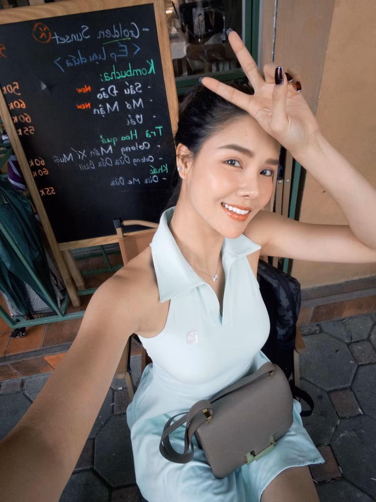 Bên cạnh sàn diễn thời trang, Kỳ Hân còn lấn sân sang lĩnh vực diễn xuất, tham gia một số dự án như Những ngọn nến trong đêm phần 2 hay Điệp vụ chân dài. Dù không theo đuổi nghiệp diễn lâu dài, những vai diễn này vẫn giúp cô được khán giả nhớ đến như một người đẹp đa năng của showbiz Việt.