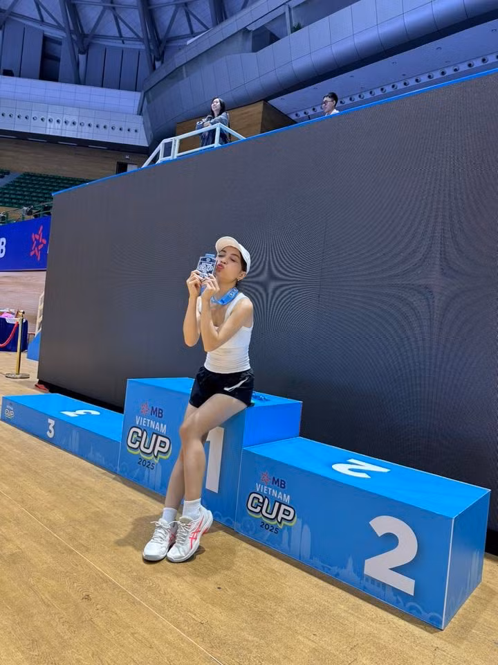 Việc Nhật Lê tham gia và nhiệt huyết với các sự kiện thể thao, đặc biệt là pickleball, một lần nữa khẳng định sức hút của cô không chỉ đến từ danh xưng "hot girl đình đám" mà còn từ tinh thần năng động, yêu thể thao.