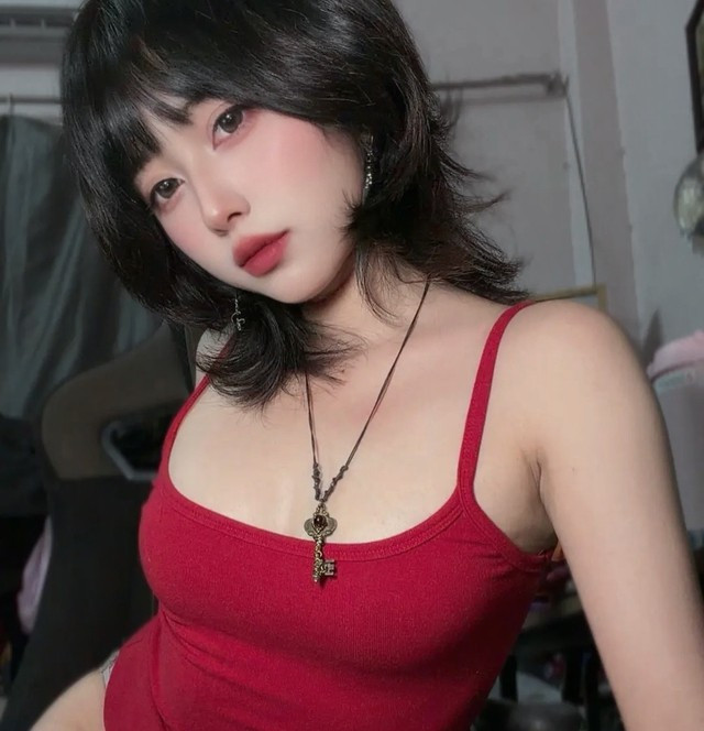 Phía dưới phần bình luận, cộng đồng mạng gần như "bùng nổ" với hàng loạt lời khen có cánh.