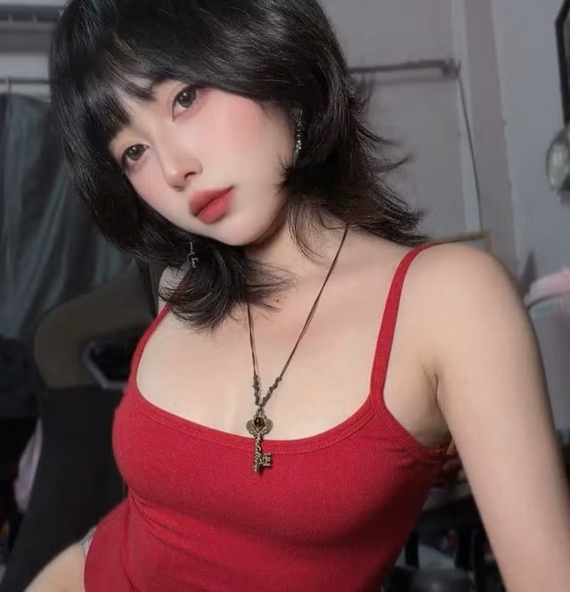 Phía dưới phần bình luận, cộng đồng mạng gần như "bùng nổ" với hàng loạt lời khen có cánh.