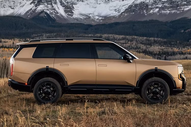 Telluride mới được cung cấp với hai tùy chọn động cơ. Phiên bản sử dụng động cơ xăng tăng áp cho công suất 274 mã lực, mô-men xoắn 421 Nm, đi kèm hộp số tự động 8 cấp và hệ dẫn động 4 bánh tùy chọn có khóa vi sai trung tâm. Khả năng kéo tối đa đạt 2.268 kg.