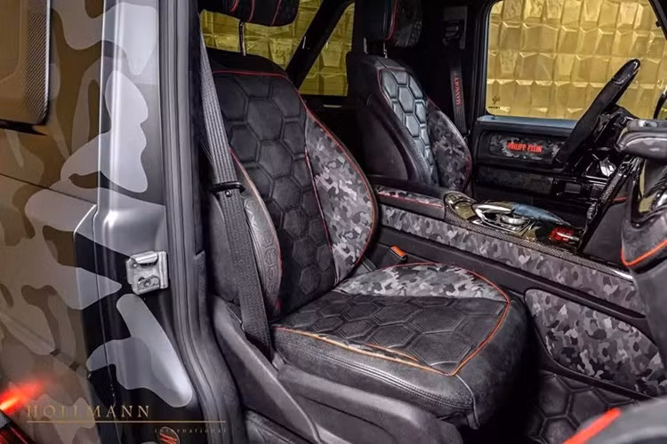 Chiếc Mercedes-AMG G63 Star Trooper Pickup Edition này nhanh hơn 2 giây so với phiên bản G-Wagen tiêu chuẩn hàng đầu của thương hiệu Affalterbach. Chiếc xe này có thể đạt tốc độ 100 km/h trong 4,5 giây, nhờ động cơ V8 bi-turbo 4.0 lít công suất 577 mã lực và mô-men xoắn 627 pound-foot (850 Nm).