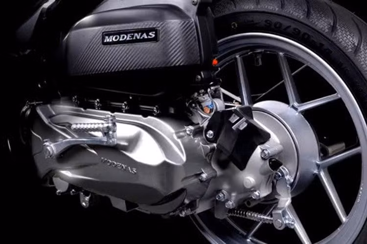 Mâm xe dạng 10 chấu mảnh giúp tổng thể chiếc xe trông nhẹ nhàng và linh hoạt. Mặc dù có ngoại hình hiện đại, đồng hồ của xe vẫn sử dụng dạng analog kết hợp cùng màn hình LCD nhỏ cho quãng đường và mức xăng.