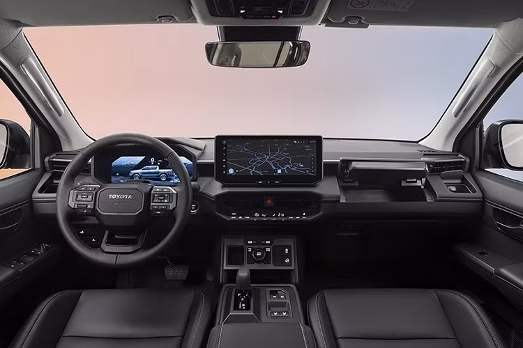 Phiên bản trong bản dựng được hình dung với mâm hợp kim 18 inch, lốp kích thước 265/60 R18. Về động cơ, Toyota có thể tiếp tục sử dụng động cơ diesel 2.8L tăng áp (1GD-FTV) công suất 201 mã lực – loại đã được cải tiến trên Hilux thế hệ mới.