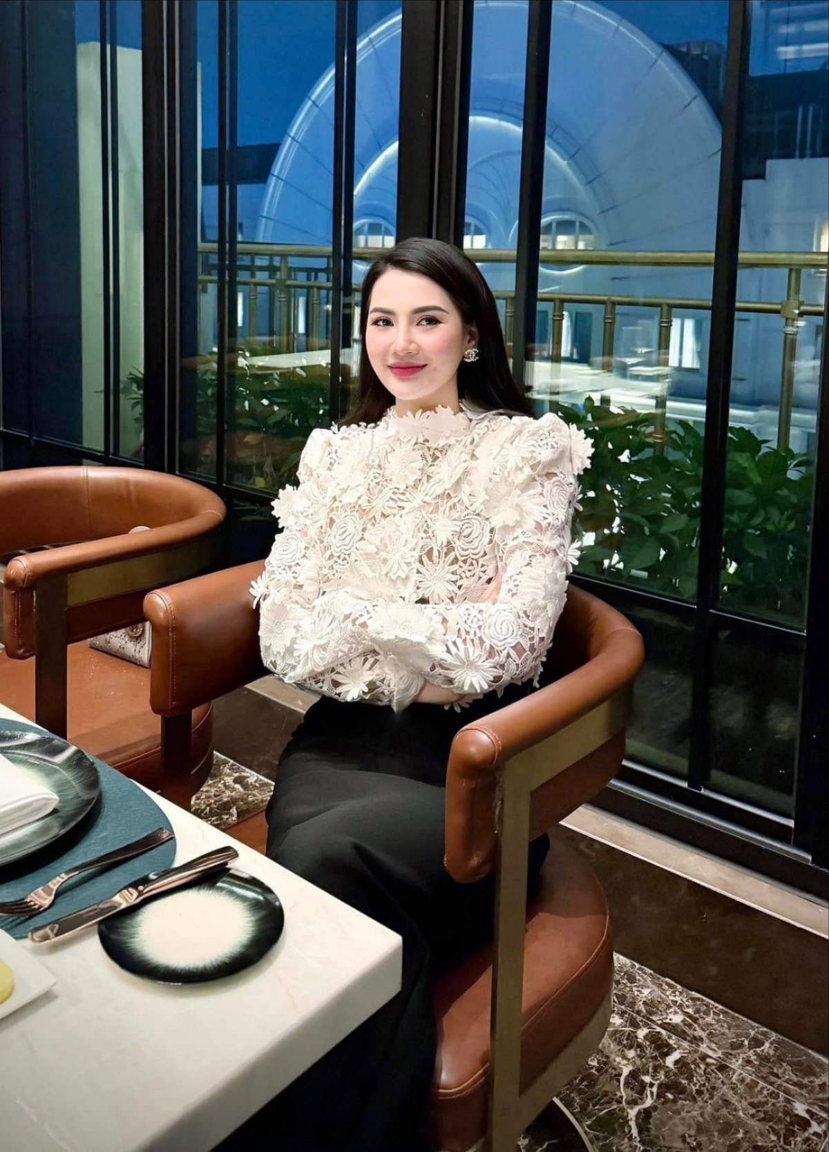 Bên cạnh đó, Mai Ly cũng muốn với hình ảnh "girl phố", thể hiện rằng công an không chỉ là hình ảnh nghiêm nghị trong quân phục, mà còn là những con người linh hoạt, gần gũi, sẵn sàng tiếp cận người dân bằng nhiều hình thức sáng tạo.