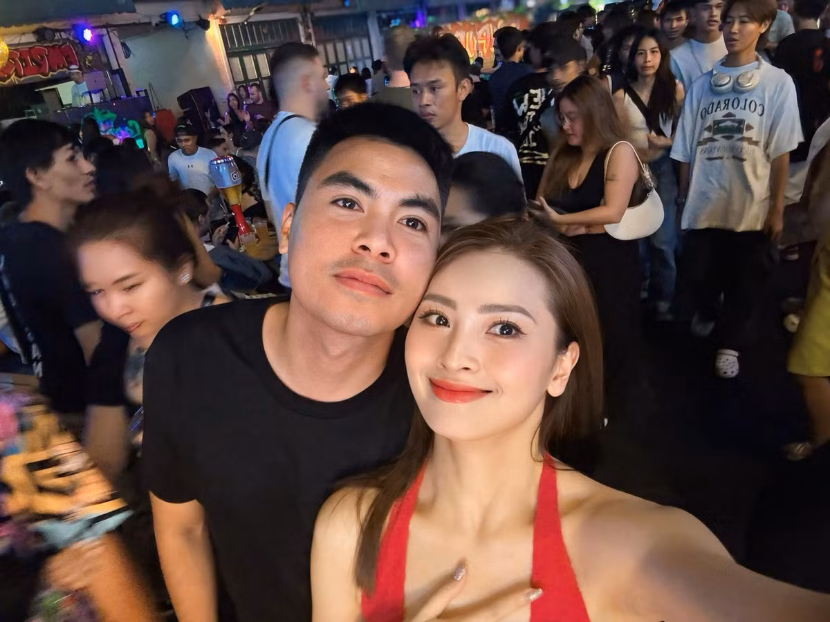 Trong khi Phạm Đức Huy ghi dấu ấn với sự nghiệp sân cỏ, tinh thần thi đấu mạnh mẽ và tính cách hài hước, thì Mù Tạt gây thiện cảm với lối dẫn duyên dáng, năng lượng tích cực và nét đẹp ngọt ngào. Sự kết hợp giữa họ tạo nên hình ảnh một cặp đôi vừa tài năng, vừa hòa hợp.