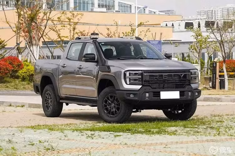 Chery đã chính thức ra mắt mẫu xe bán tải R08 Pro 2026 tại thị trường Trung Quốc với giá bán từ 144.800-169.800 Nhân dân tệ (khoảng 507-594 triệu đồng). Mở rộng danh mục xe thương mại của thương hiệu con Rely thuộc tập đoàn Chery, mẫu xe này tiếp tục sử dụng cấu trúc khung gầm rời đồng thời nâng cấp công nghệ nội thất.