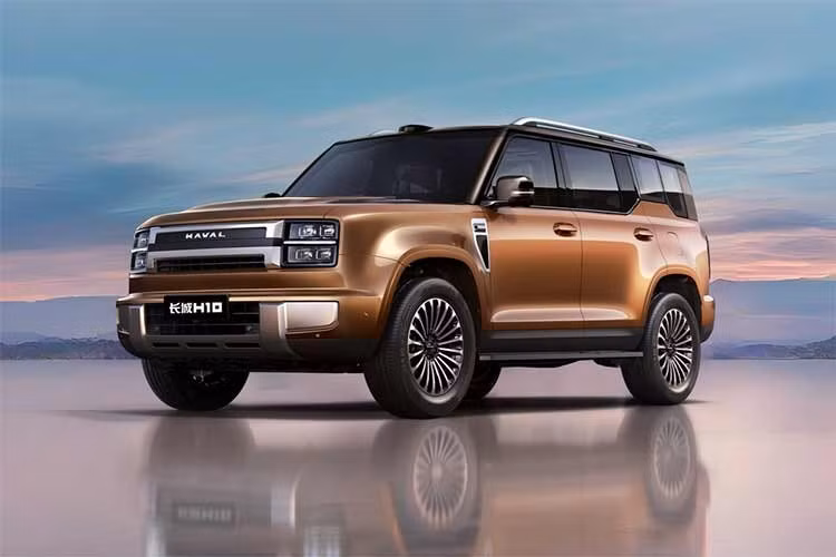 Haval thuộc hãng mẹ Great Wall Motor (GWM) đã chính thức đặt tên cho mẫu SUV đầu bảng sắp ra mắt là Great Wall H10. Được biết đến với mã nội bộ HX, mẫu xe có thiết kế vuông vức này được định vị cao hơn H9 trong dải sản phẩm của Haval. Thông báo này được đưa ra sau loạt thông tin rò rỉ và hình ảnh chạy thử gần đây, đánh dấu quá trình chuyển từ giai đoạn phát triển sang chuẩn bị ra mắt thị trường của Great Wall H10.