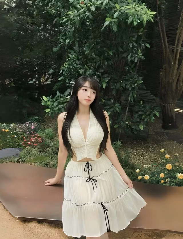 Không ít người cho rằng, bước ngoặt trong hình ảnh của Thiên Di có thể đến từ sự thay đổi trong lối sống, hoặc đơn giản là cô đang tìm lại sự thoải mái và chân thật trong chính con người mình.