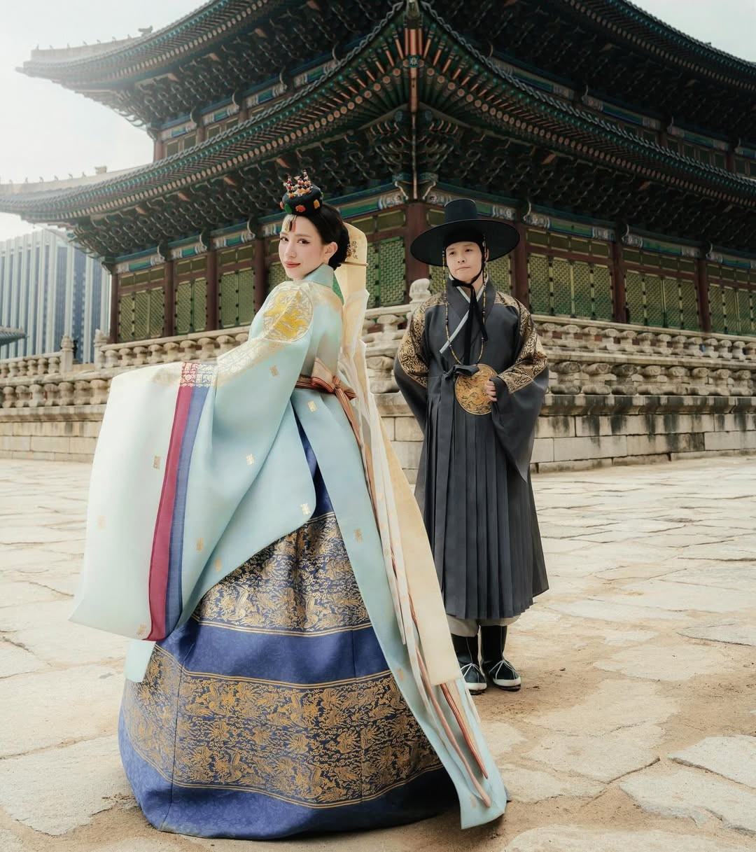 Bước sang năm 2026, Joyce Phạm vẫn duy trì phong độ nhan sắc cùng vóc dáng thon gọn đáng ngưỡng mộ. Trong khi đó, Tâm Nguyễn tiếp tục ghi điểm với hình ảnh người chồng tâm lý, luôn đồng hành cùng vợ trong những chuyến du lịch sang trọng và chăm sóc gia đình chu đáo.