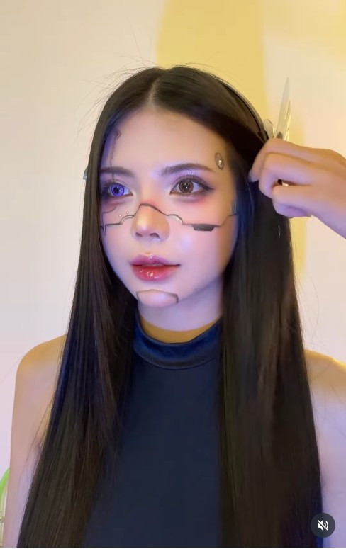 Nhiều bình luận bày tỏ sự ngạc nhiên và ngưỡng mộ trước khả năng biến hóa đa dạng của Mai Dora, cũng như sự đầu tư nghiêm túc vào bộ ảnh lần này.