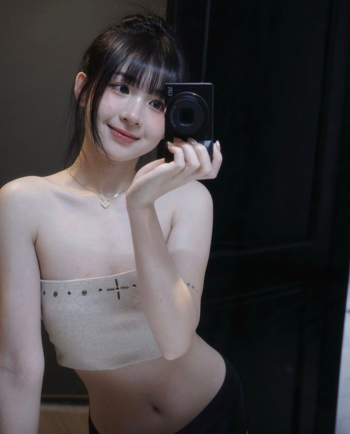 Được biết, đây là hình ảnh mới nhất được Kim Chung Phan cập nhật trong chuyến du lịch hè cùng "hội chị em bạn dì" thân thiết.