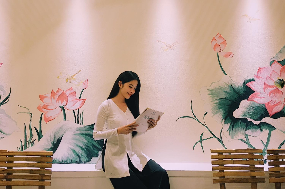 Thời gian gần đây, những lần đi diễn của Nam Em liên tục trở thành tâm điểm chú ý vì nhiều lý do khác nhau.